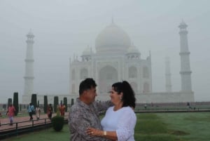 Delhistä: Yksityinen Taj Mahal päiväkierros autolla ja kuljettajalla