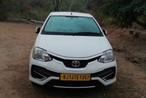 Delhistä : Yksityinen kuljetus Delhistä Jaipuriin AC-autolla