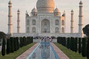 From Delhi: Taj Mahal & Agra Day Tour by Suv Car