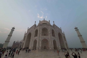 From Delhi: Sunrise Taj Mahal and Agra Fort Private Tour