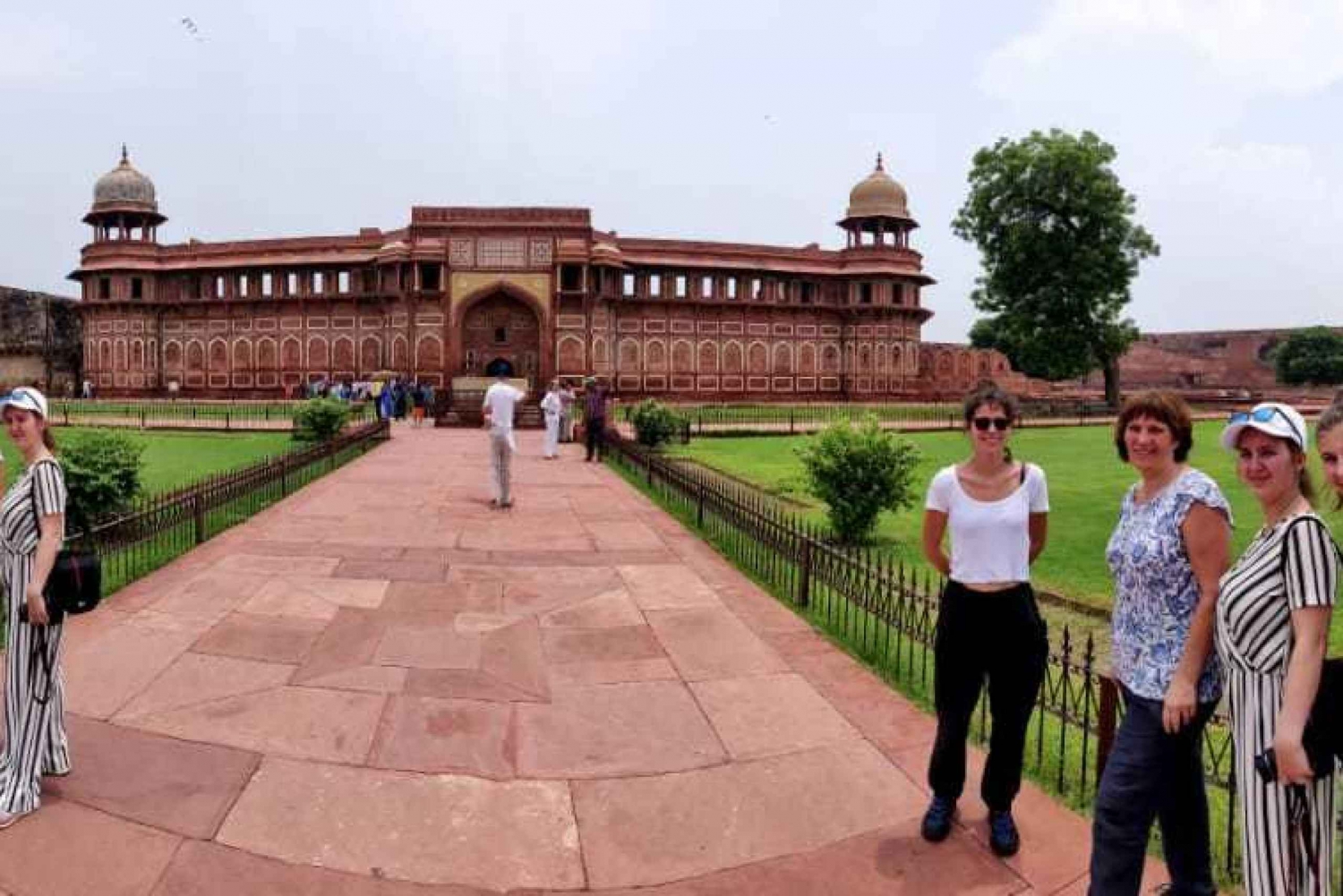 From Delhi: Sunset Taj Mahal & Agra Tour by Car