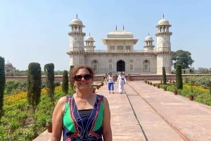 Från Delhi: Dagsutflykt till Taj Mahal, Agra Fort och Baby Taj