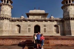 Delhistä: Taj Mahal, Agran linnoitus ja Baby Taj -päiväretki