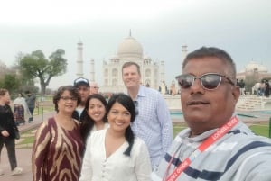 From Delhi: Taj Mahal & Agra Fort Day Trip by Express Train