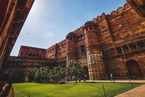 From Delhi: Taj Mahal, Agra & Mathura Tour by Car