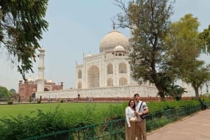 Delhistä: Taj Mahal & Agra Yksityinen päiväretki kuljetuksineen