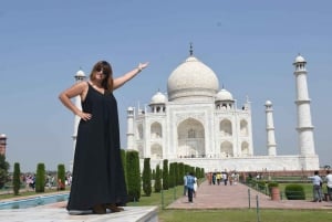 Delhistä: Taj Mahal & Agra Yksityinen päiväretki kuljetuksineen