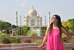 Delhistä: Taj Mahal & Agra Yksityinen päiväretki kuljetuksineen