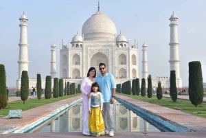 Delhistä: Taj Mahal & Agra Yksityinen päiväretki kuljetuksineen