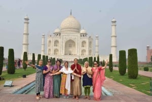 Delhistä: Taj Mahal & Agra Yksityinen päiväretki kuljetuksineen