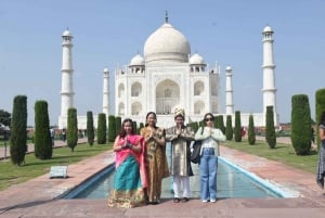 Delhistä: Taj Mahal & Agra Yksityinen päiväretki kuljetuksineen