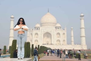 From Delhi: Taj Mahal & Agra Private Day Trip with Transfers