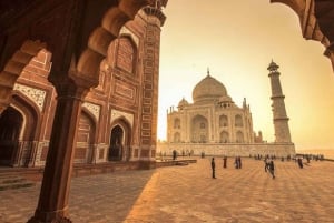 Visite tout compris du Taj Mahal et d'Agra en train express Gatiman