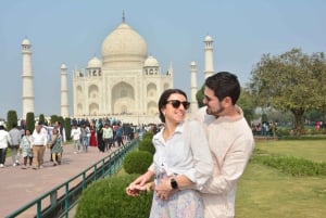 From Delhi: Taj Mahal & Agra Tour by Gatimaan Express Train