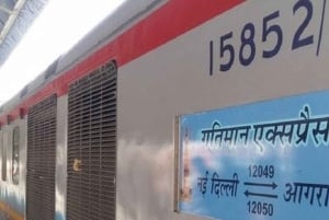 From Delhi: Taj Mahal and Agra Day Tour by Super-fast Train