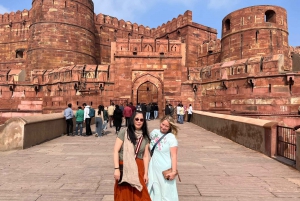 From Delhi: Taj Mahal Sunrise and Agra Fort Private Day Trip