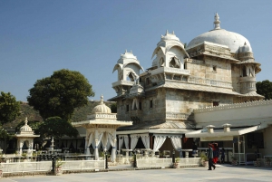 From Jaipur: 2 Days Overnight Tour Of Udaipur Sightseeing