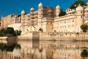 Von Jaipur aus: 2 Tage Udaipur Sightseeing Tour mit Übernachtung