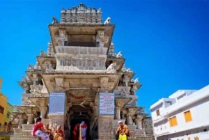 Von Jaipur aus: 2 Tage Udaipur Sightseeing Tour mit Übernachtung