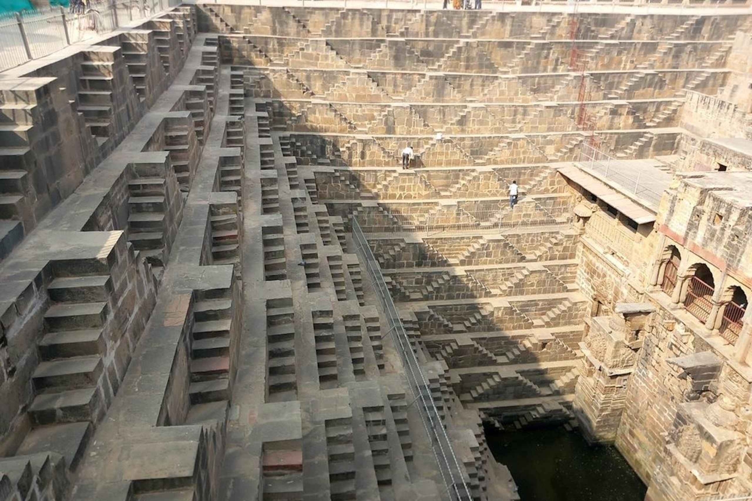 Fra Jaipur: Dagstur til Abhaneri trappebrønn og Bhangarh fort