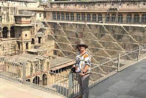 Från Jaipur: Dagsutflykt till Chand Baori och Bhangarh Fort