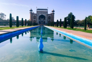 From Jaipur: Taj Sunrise Tour with Fatehpur Sikri & Abhaneri