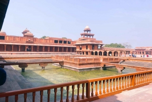 From Jaipur: Taj Sunrise Tour with Fatehpur Sikri & Abhaneri