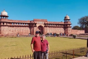 Vanuit Jaipur: Privé Tajmahal Zonsopgang & Agra Stadstour per auto