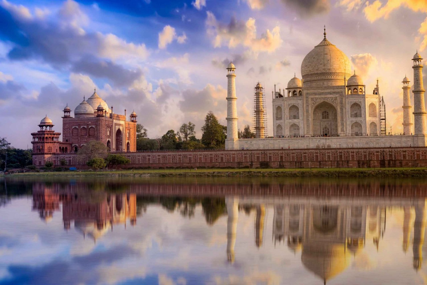 From Jaipur: Taj Mahal & Agra Tour with Lunch & Entry Fee