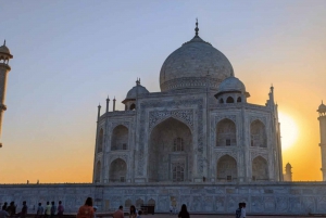 From Jaipur: Taj Mahal Same Day Guided Tour by Car