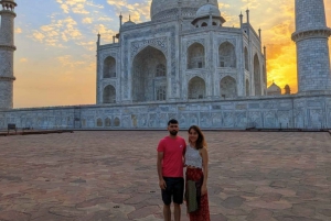 From Jaipur: Taj Mahal Same Day Guided Tour by Car