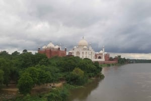 From Jaipur: Taj Mahal Sunrise and Agra Fort Private Trip