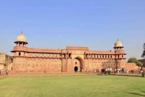 From Jaipur: Taj Mahal Sunrise and Agra Fort Private Trip