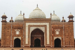 From Jaipur: Taj Mahal Sunrise Tour with Transfer to Delhi