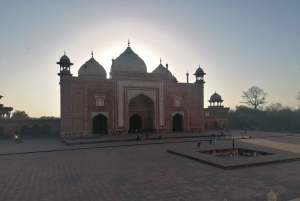 From Jaipur: Taj Sunrise Tour with Fatehpur Sikri & Abhaneri