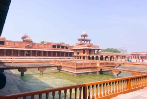 From Jaipur: Taj Sunrise Tour with Fatehpur Sikri & Abhaneri