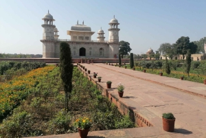 From Jaipur: Taj Sunrise Tour with Fatehpur Sikri & Abhaneri