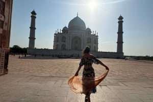 From New Delhi: Sunrise tour of Taj Mahal with Jaipur drop.