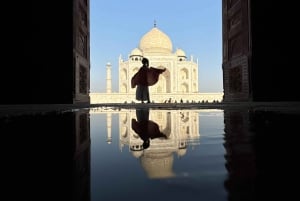 From New Delhi: Sunrise tour of Taj Mahal with Jaipur drop.