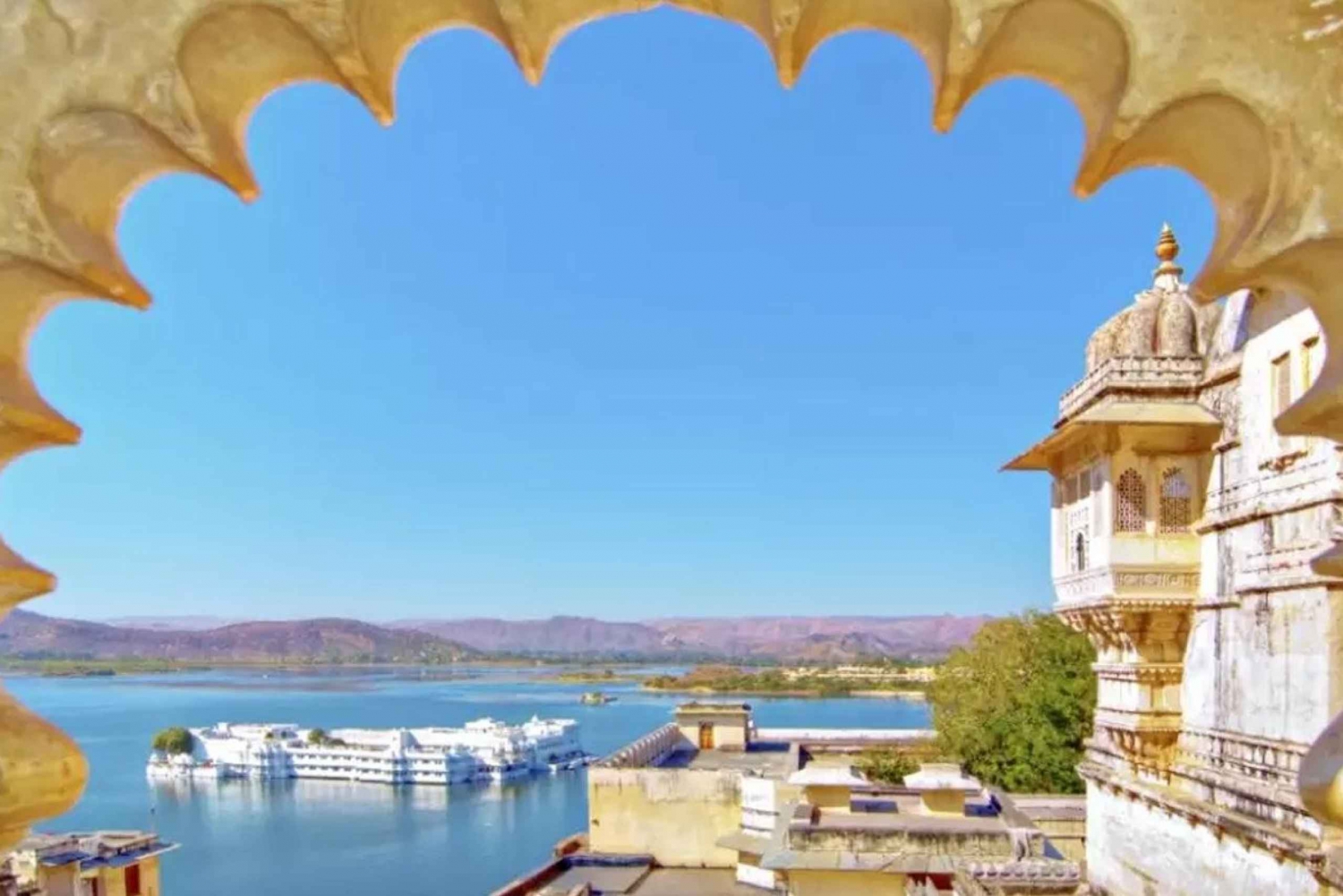 From Udaipur: Private Udaipur City Sightseeing Tour by Car