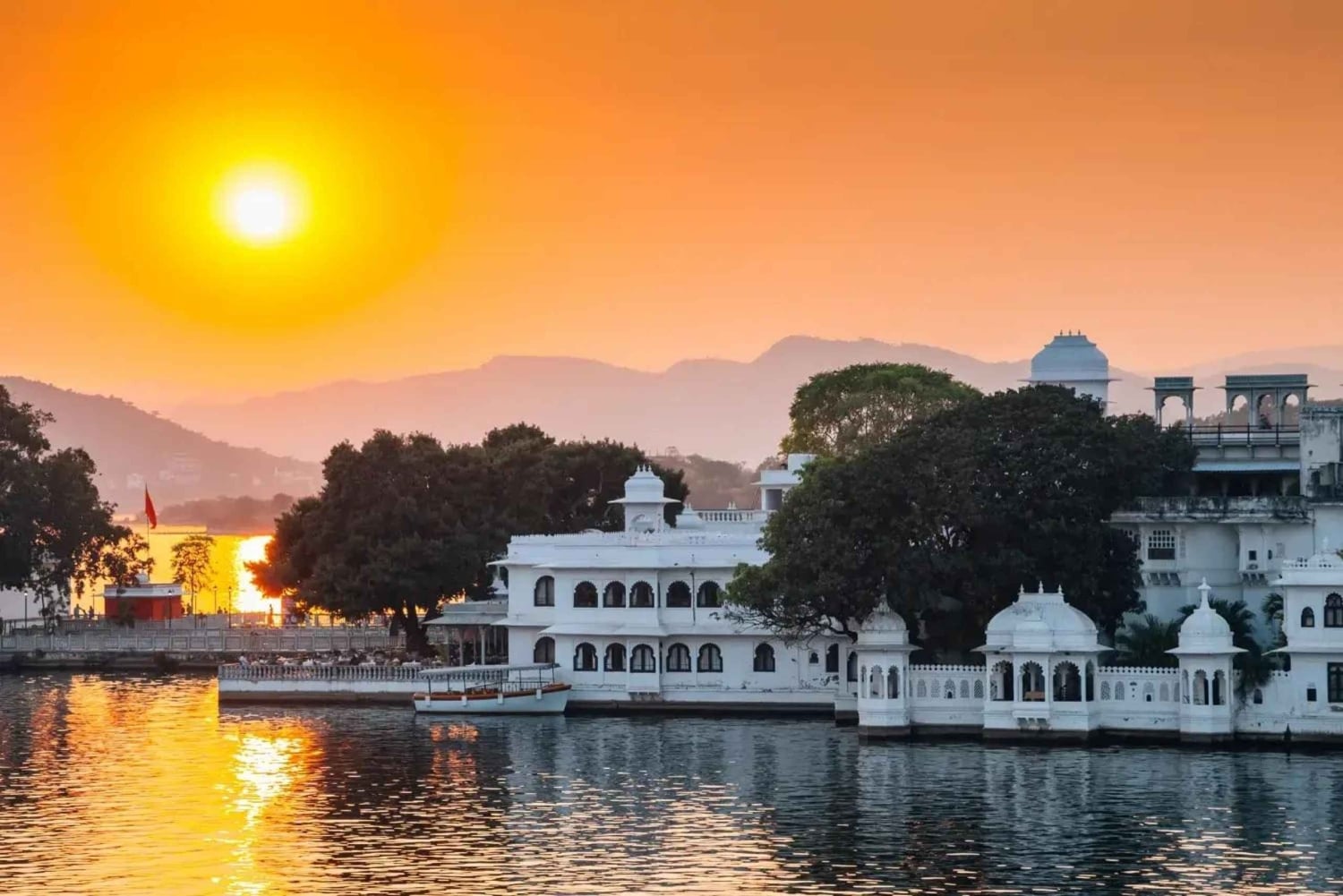 Passeio privado de um dia inteiro pela cidade de Udaipur com transporte e guia
