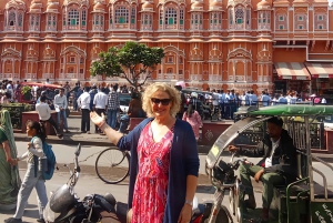 ゴールデン・トライアングル・ツアーとバラナシのスピリチュアルな旅（7日間/6泊）をお楽しみください