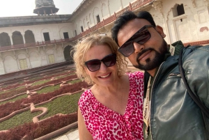 ゴールデン・トライアングル・ツアーとバラナシのスピリチュアルな旅（7日間/6泊）をお楽しみください