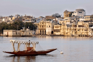 Udaipur: Wycieczka piesza z przewodnikiem po Ghats z rejsem łodzią