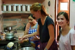 Holi z lokalną rodziną w Jaipur i lekcje gotowania w domu