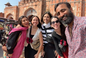 Jaipur: a day in a tuk tuk among palaces, bazaars, and temples