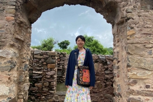Jaipur: Abhaneri Step Wells & hjemsøgt Bhangarh dagstur