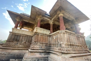 Jaipur: Tour di un giorno di Abhaneri Step Wells e Bhangarh, la città dei fantasmi