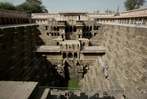 Jaipur: tour del pozzo a gradoni di Abhaneri e del tempio di Harshat Mata