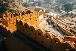 ジャイプール：アーメール城塞とジャイプール市内のオールインクルーシブ プライベート ツアー